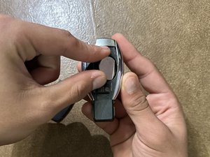 Avtomobil Pultunun (Key Fob) Açılması, Batareyasının Dəyişdirilməsi və Əlaqələrin Təmizlənməsi